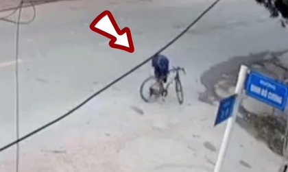 Clip VHGT: Một hành động đáng suy nghĩ của cậu bé dành cho người lớn